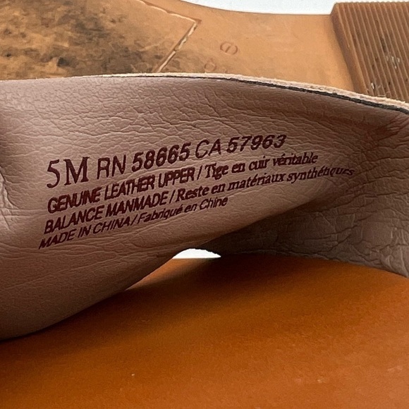 Hinge Tan Suede Mere Flat Sandals Size 5 Women’s - Picture 4 of 8